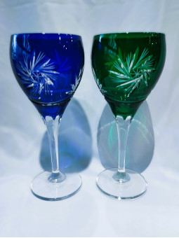 Cut colored wine glasses, 2...